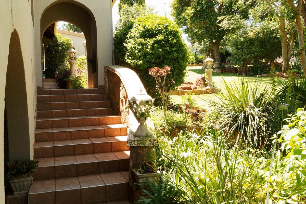 5 Bed House in Wilkoppies for Sale - Photo 2