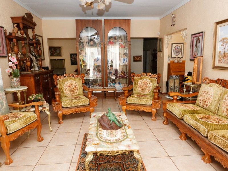 5 Bed House in Wilkoppies for Sale - Photo 10