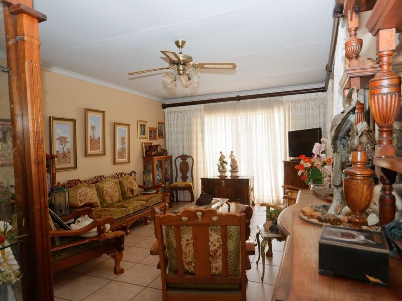 5 Bed House in Wilkoppies for Sale - Photo 9