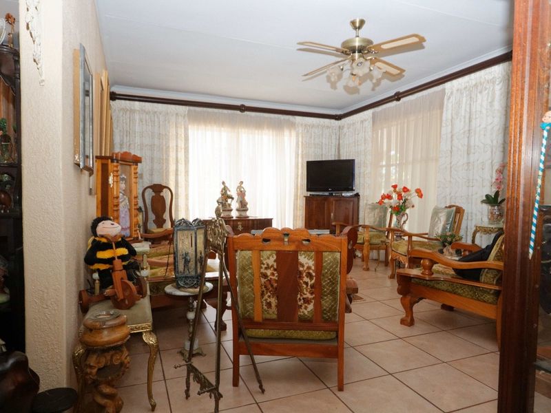 5 Bed House in Wilkoppies for Sale - Photo 8