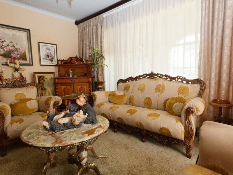 5 Bed House in Wilkoppies for Sale - Photo 7