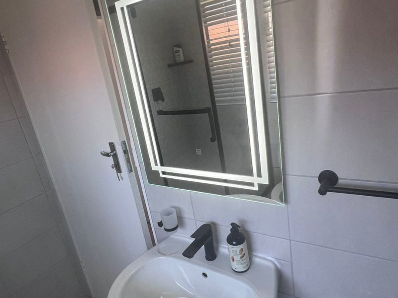 Fully Furnished 2 bedroom 1 Bathroom Townhouse for rent - Photo 10