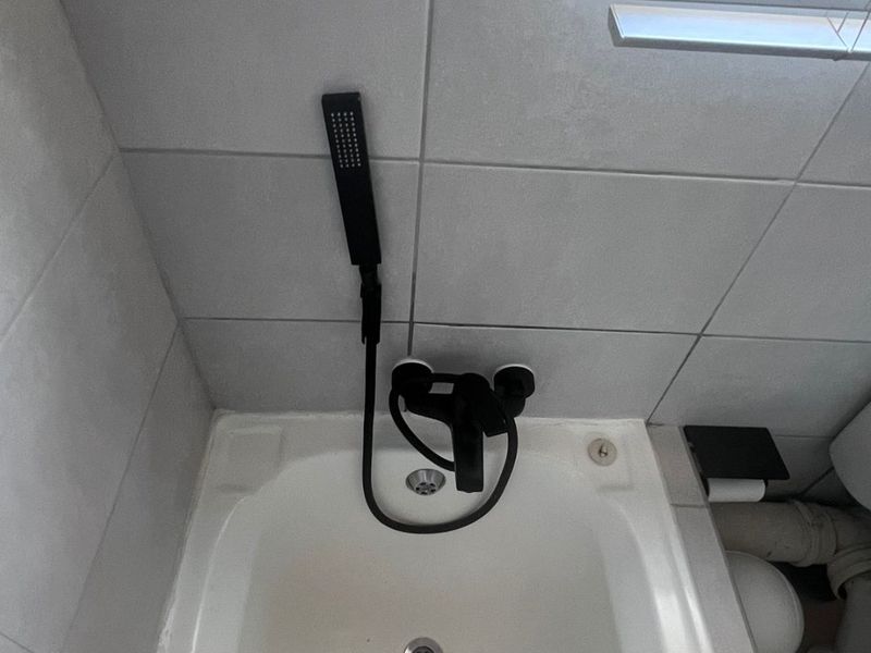 Fully Furnished 2 bedroom 1 Bathroom Townhouse for rent - Photo 9