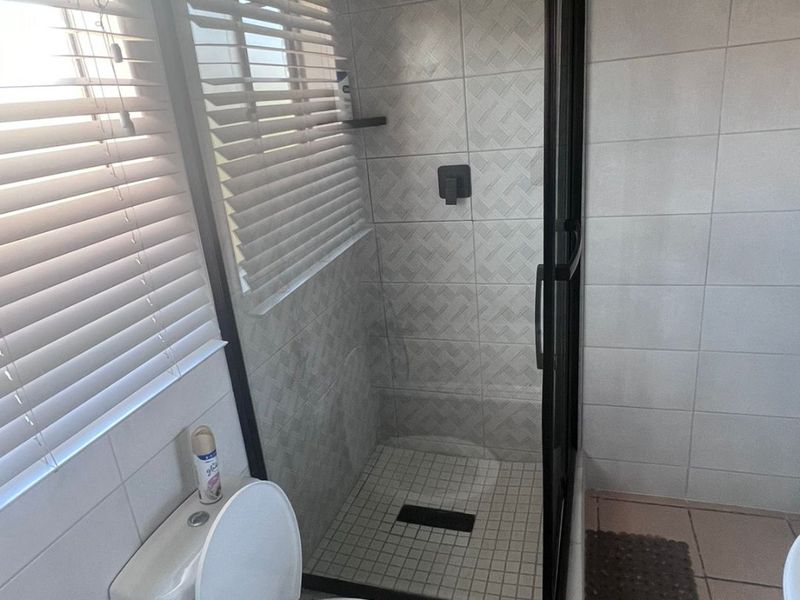 Fully Furnished 2 bedroom 1 Bathroom Townhouse for rent - Photo 8