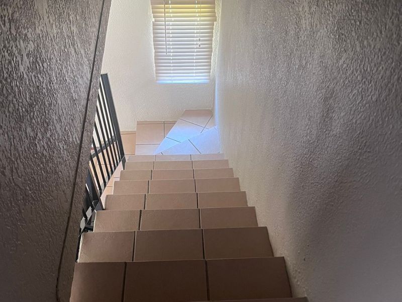 Fully Furnished 2 bedroom 1 Bathroom Townhouse for rent - Photo 6