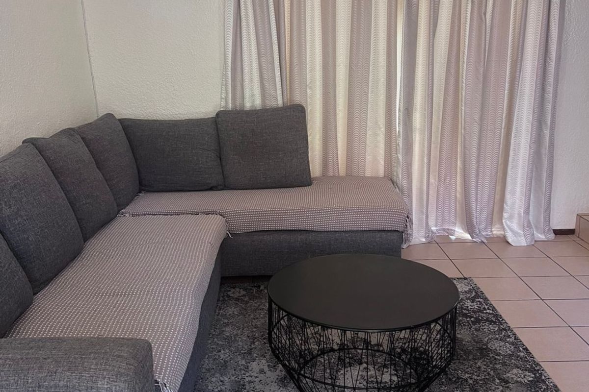 Fully Furnished 2 bedroom 1 Bathroom Townhouse for rent - Photo 5