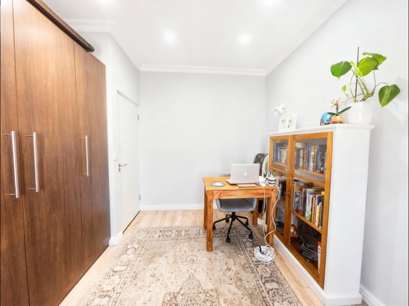 Coastal Elegance Meets Luxury Living in Mariners Village. - Photo 6