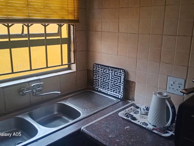 3 Bedroom House to Rent  in CLAYVILLE - Photo 5