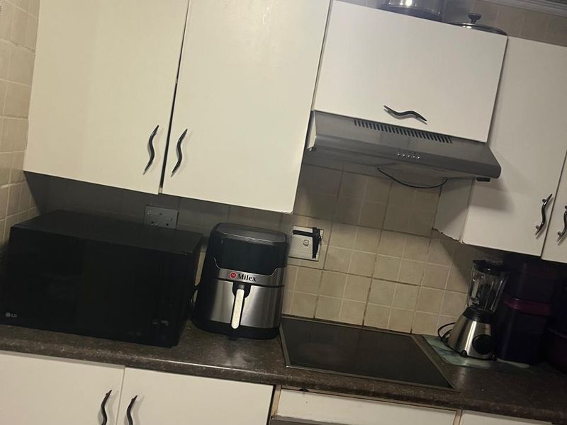 3 Bedroom House to Rent  in CLAYVILLE - Photo 6