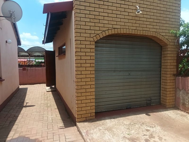 2 Bed House in Katlehong South for Sale - Photo 5
