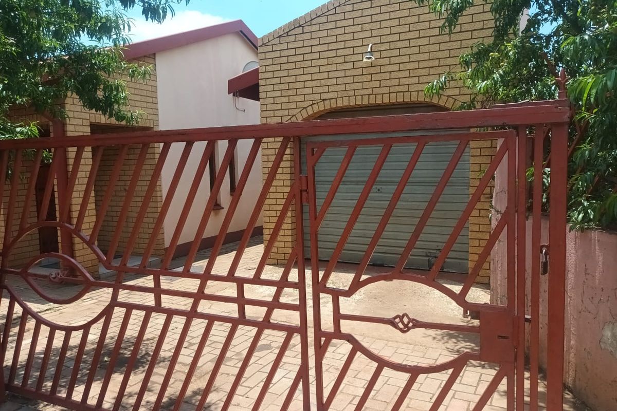 2 Bed House in Katlehong South for Sale - Photo 2