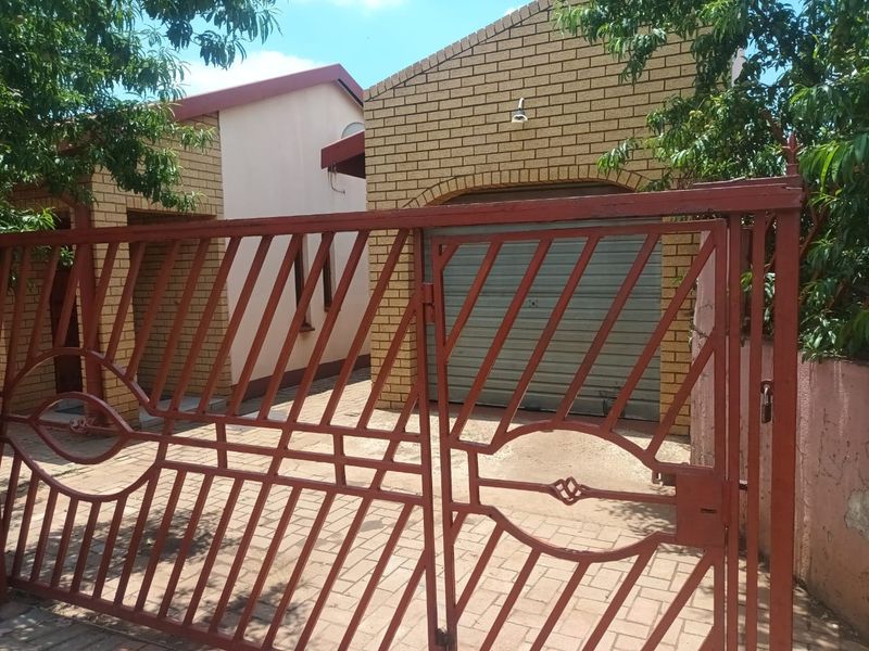 2 Bed House in Katlehong South for Sale - Photo 2
