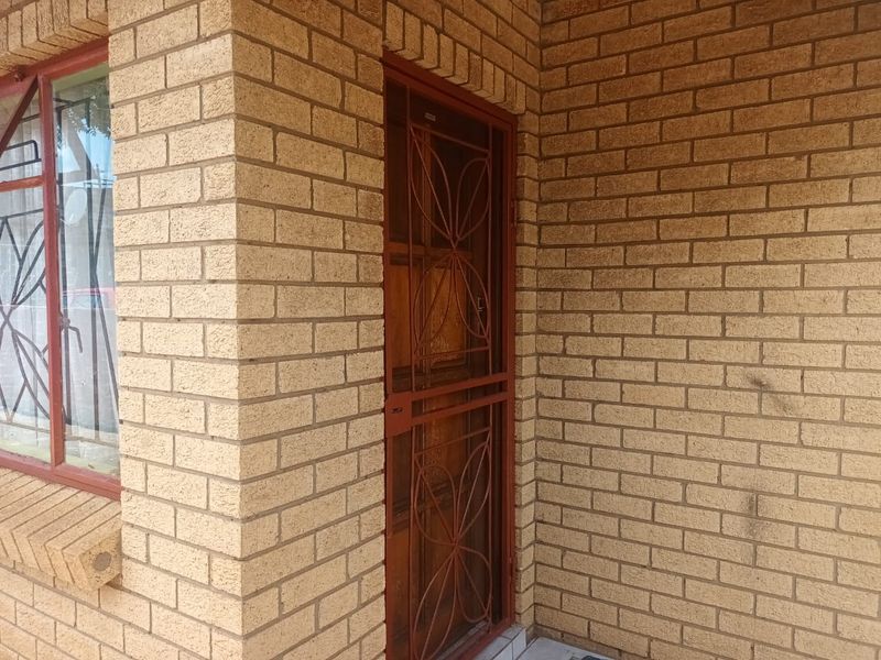 2 Bed House in Katlehong South for Sale - Photo 3