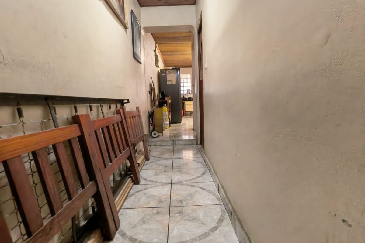 Two Bedroom Fully Enclosed Family Home For Sale in Lavender Hill  - Photo 4