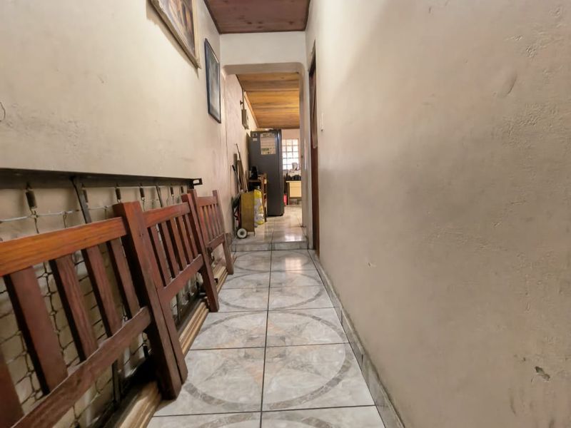 Two Bedroom Fully Enclosed Family Home For Sale in Lavender Hill  - Photo 4