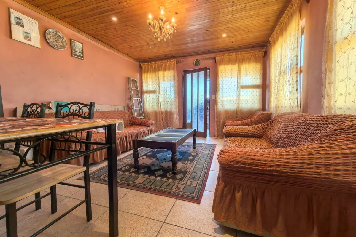 Two Bedroom Fully Enclosed Family Home For Sale in Lavender Hill  - Photo 2