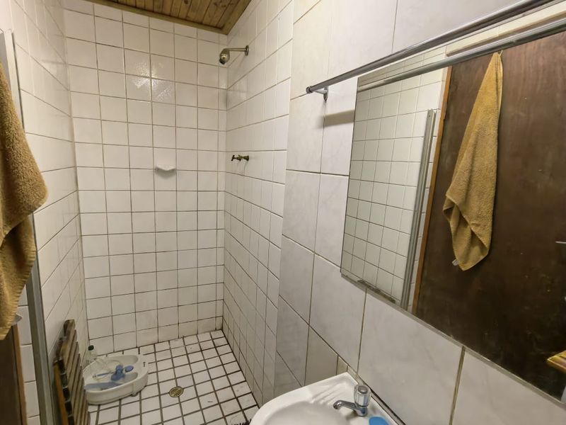 Two Bedroom Fully Enclosed Family Home For Sale in Lavender Hill  - Photo 8