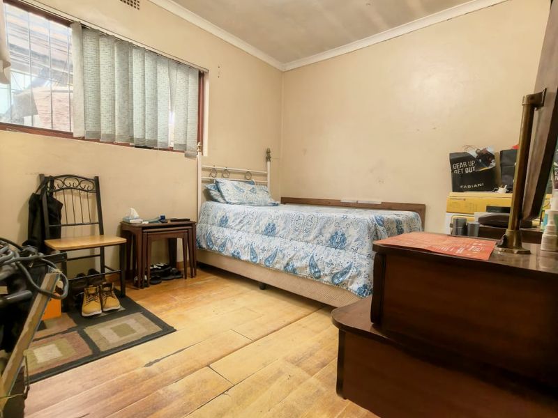 Two Bedroom Fully Enclosed Family Home For Sale in Lavender Hill  - Photo 6