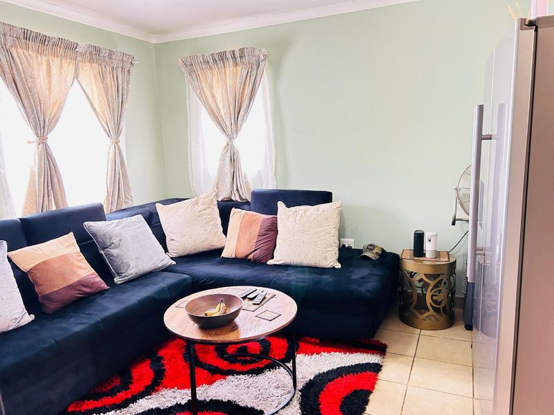 Spacious 3 bedroom and 2 bathroom house for sale in Palm Ridge - Photo 6