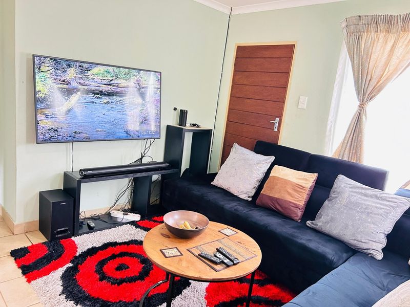 Spacious 3 bedroom and 2 bathroom house for sale in Palm Ridge - Photo 5