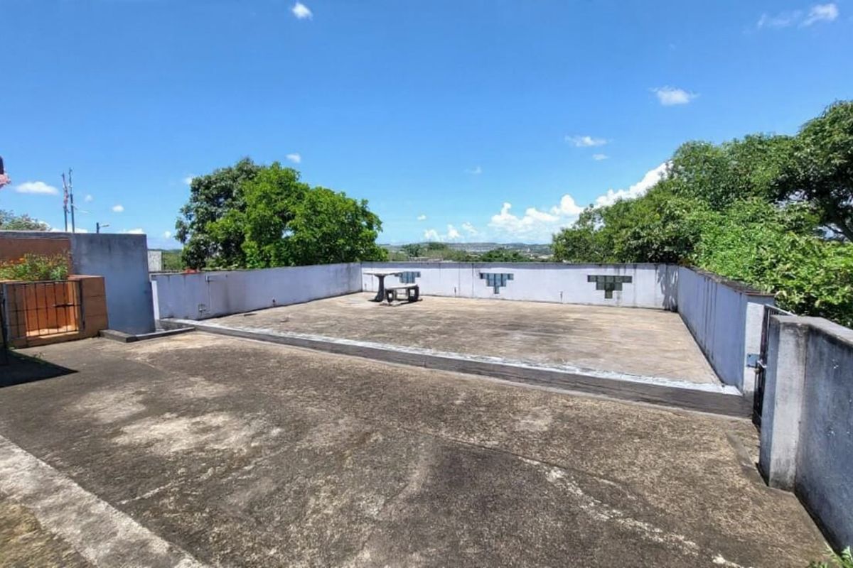 “A wonderful opportunity for the new owner to add their personal touch with simple cosmetic updates.  solid home offering great potential for modern upgrades.” - Photo 3