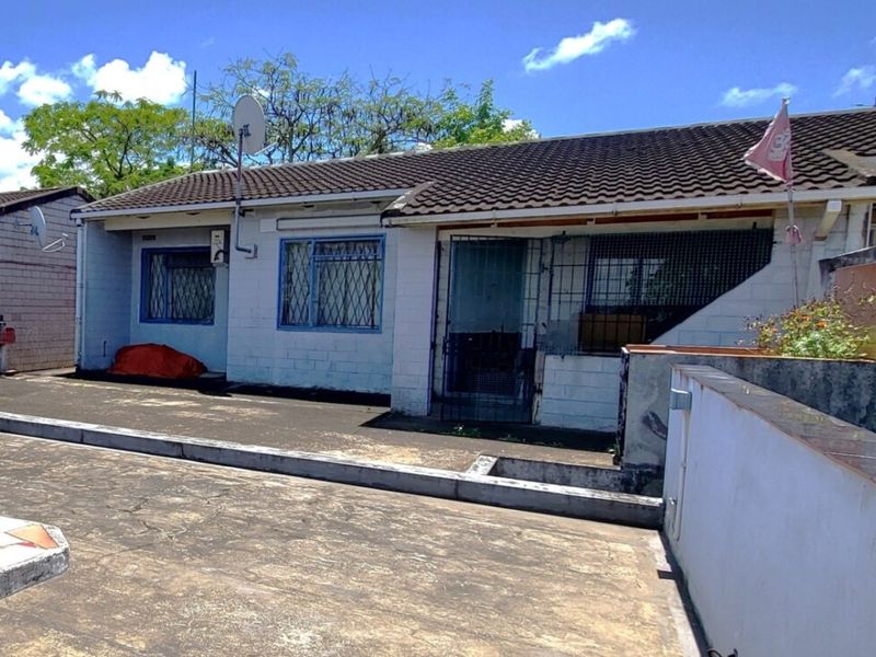 “A wonderful opportunity for the new owner to add their personal touch with simple cosmetic updates.  solid home offering great potential for modern upgrades.” - Photo 4