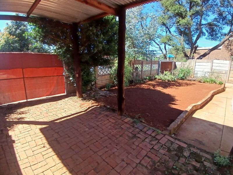 SPACIOUS 3 BEDROOM HOME WITH 2 BEDROOM FLATLET – DANVILLE - Photo 4