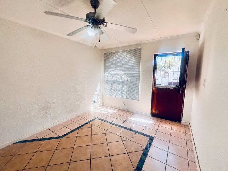 Long Term rental One bedroom townhouse with garage - Photo 7