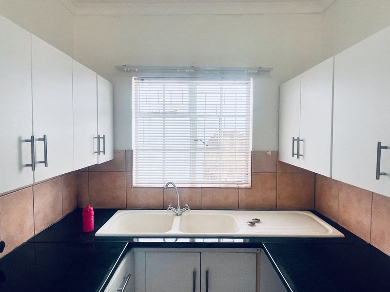 Long Term rental One bedroom townhouse with garage - Photo 6