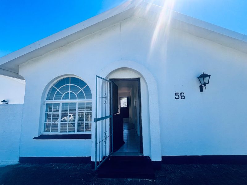 Long Term rental One bedroom townhouse with garage - Photo 2