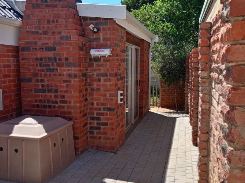 Modern Coastal Living with Pool and Braai room - Photo 2