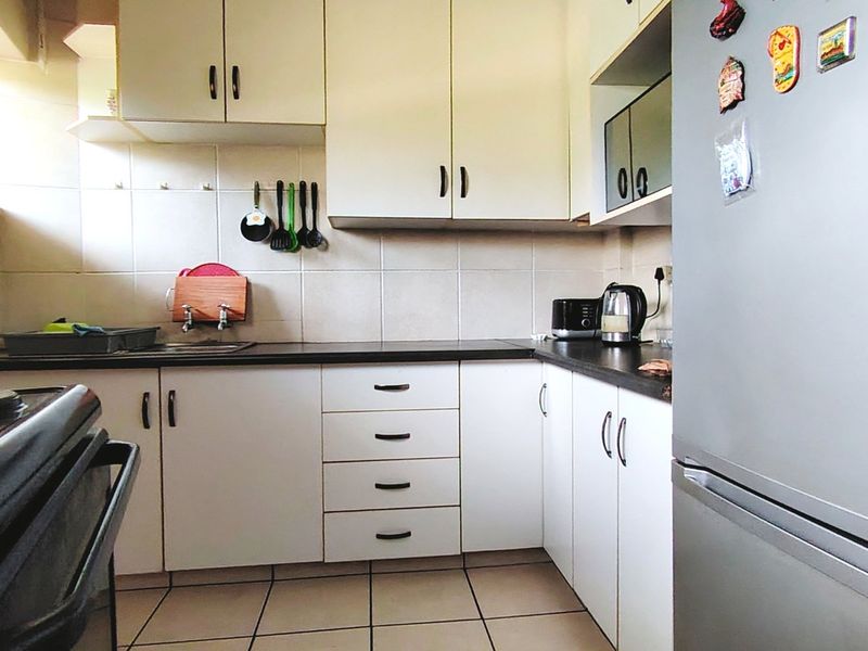 Ground floor flat for sale in Three-Rivers - Photo 2