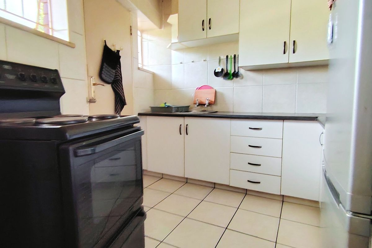 Ground floor flat for sale in Three-Rivers - Photo 5