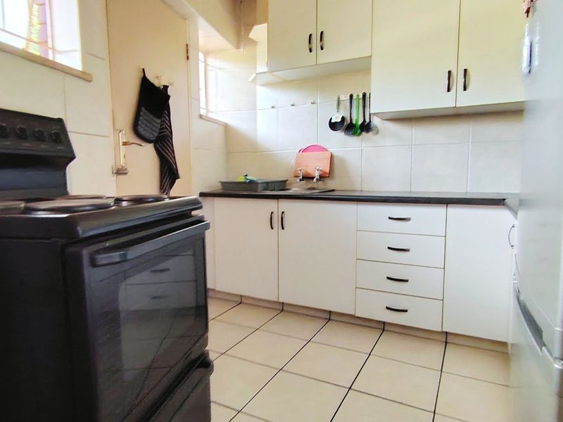 Ground floor flat for sale in Three-Rivers - Photo 5