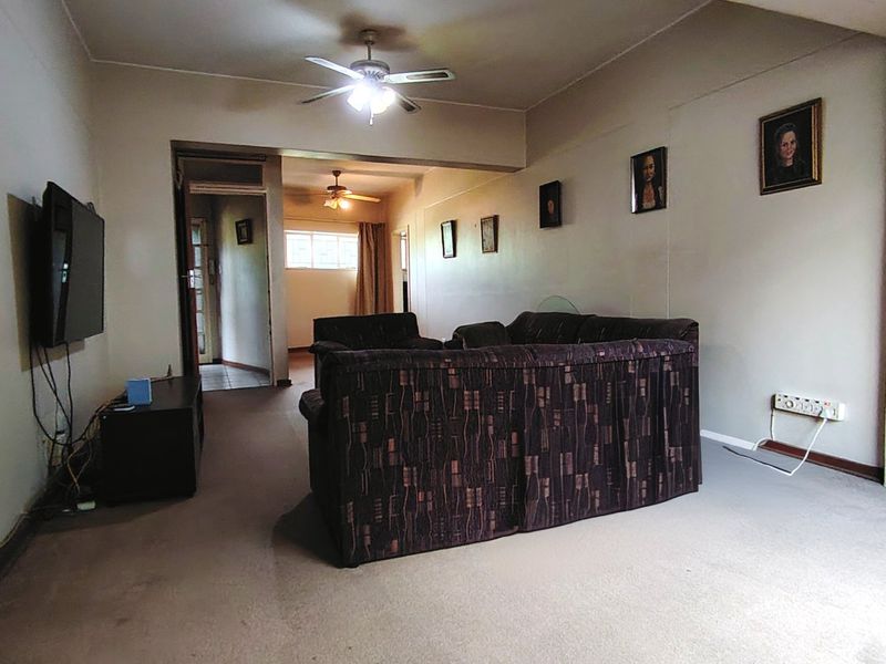 Ground floor flat for sale in Three-Rivers - Photo 3