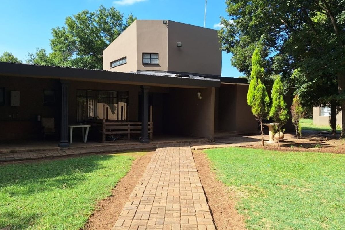 Family-Friendly Lifestyle Farm with Investment Potential - Photo 2