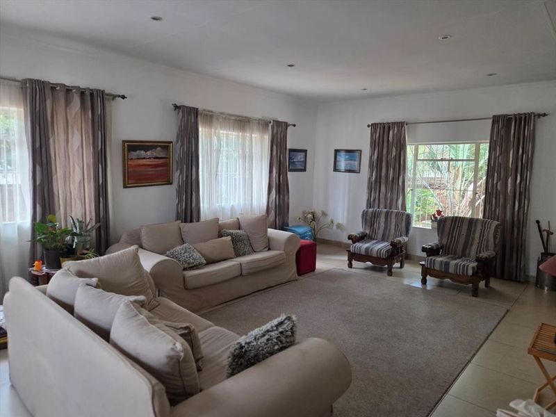 Spacious Family Home with Granny Flat and Pool - Photo 2