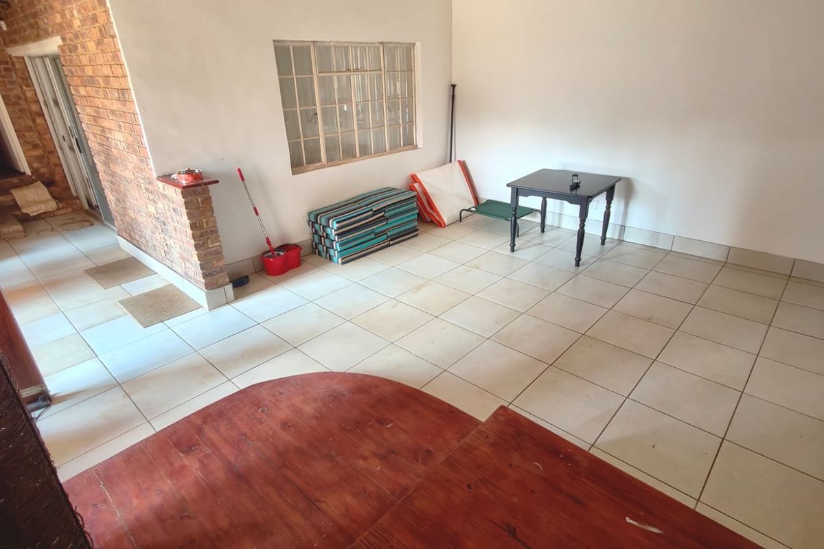 Spacious Double-Storey Home with Dam Views - Photo 5