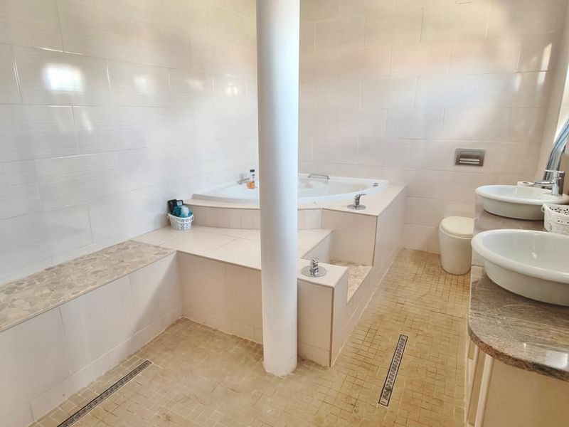 Spacious Double-Storey Home with Dam Views - Photo 10