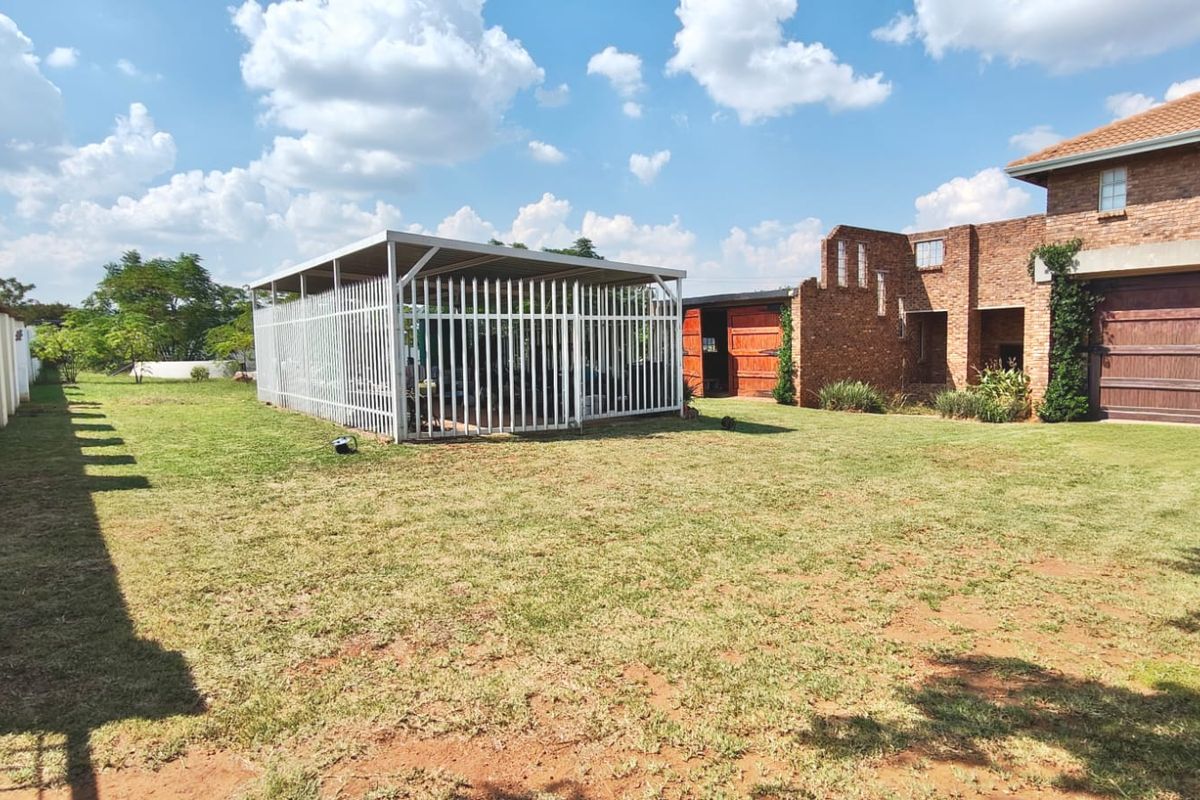 Spacious Double-Storey Home with Dam Views - Photo 3