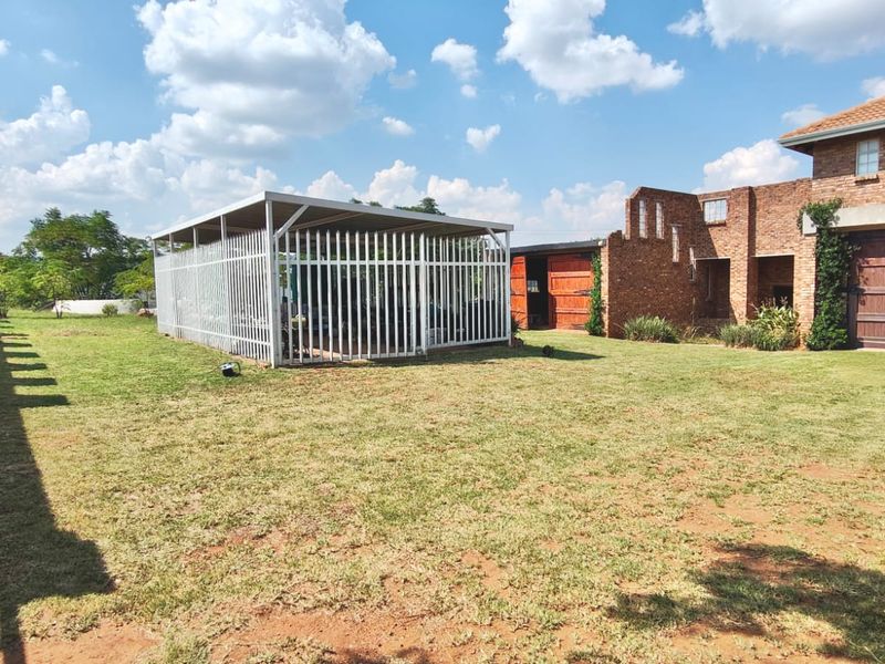 Spacious Double-Storey Home with Dam Views - Photo 3