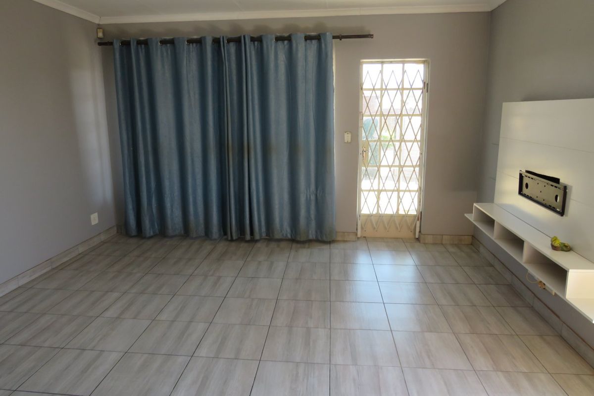 Secure Estate Living in Popular Andeon - Photo 2