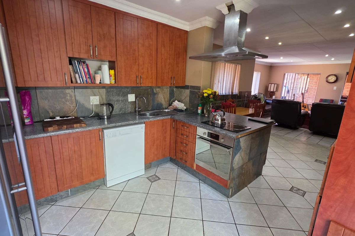 Newly Renovated Home With Solar Power - Photo 4