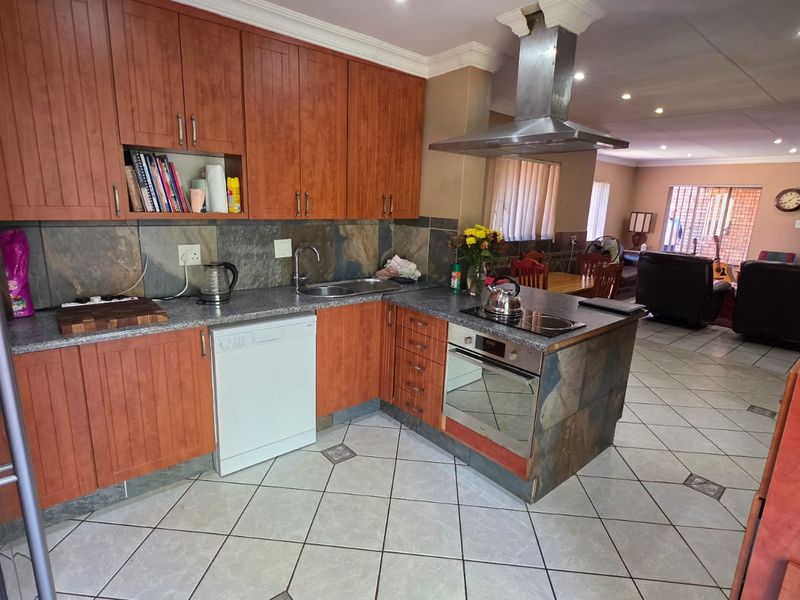 Newly Renovated Home With Solar Power - Photo 4