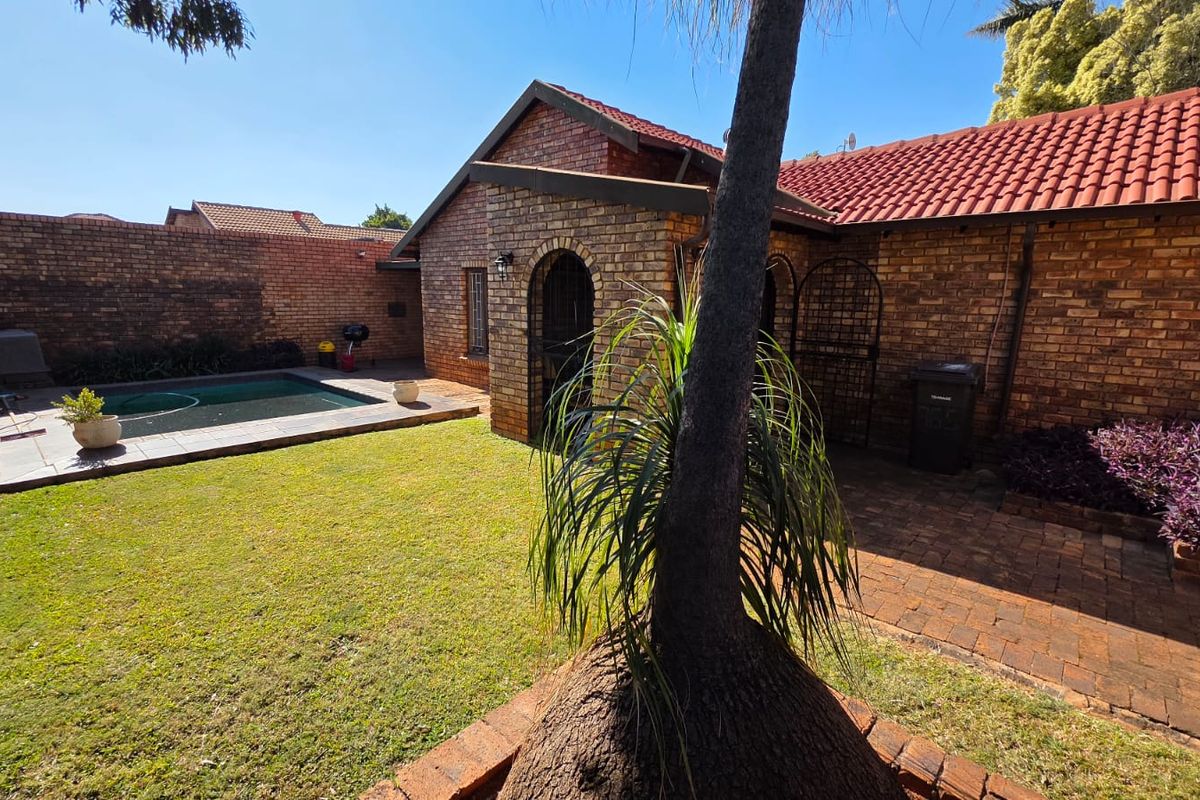 Newly Renovated Home With Solar Power - Photo 5