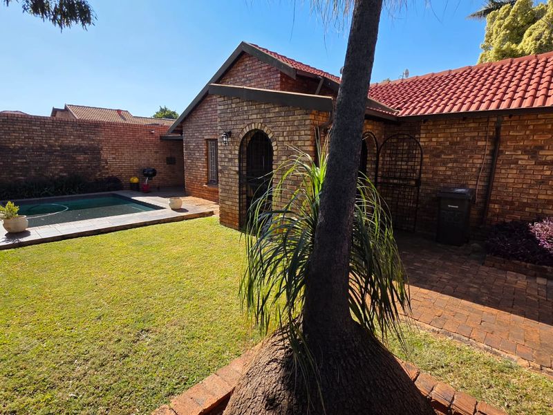 Newly Renovated Home With Solar Power - Photo 5