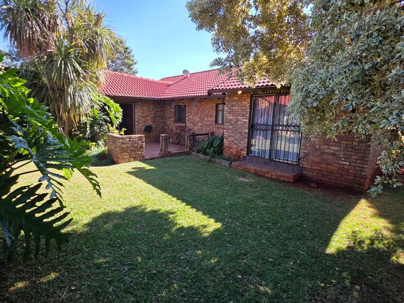 Newly Renovated Home With Solar Power - Photo 10