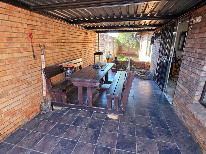 Newly Renovated Home With Solar Power - Photo 9