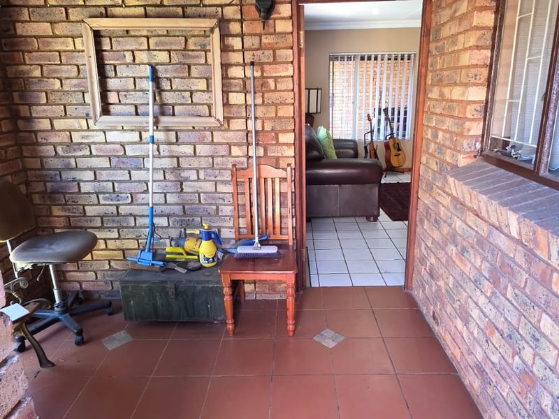 Newly Renovated Home With Solar Power - Photo 8