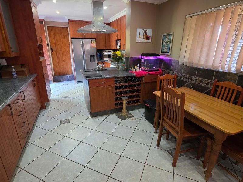 Newly Renovated Home With Solar Power - Photo 7